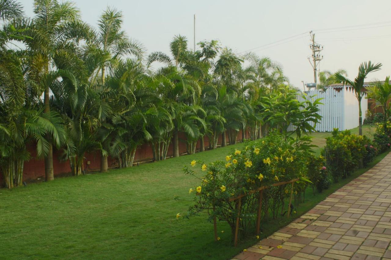 Grand Vatika Resort Arambol Exterior foto